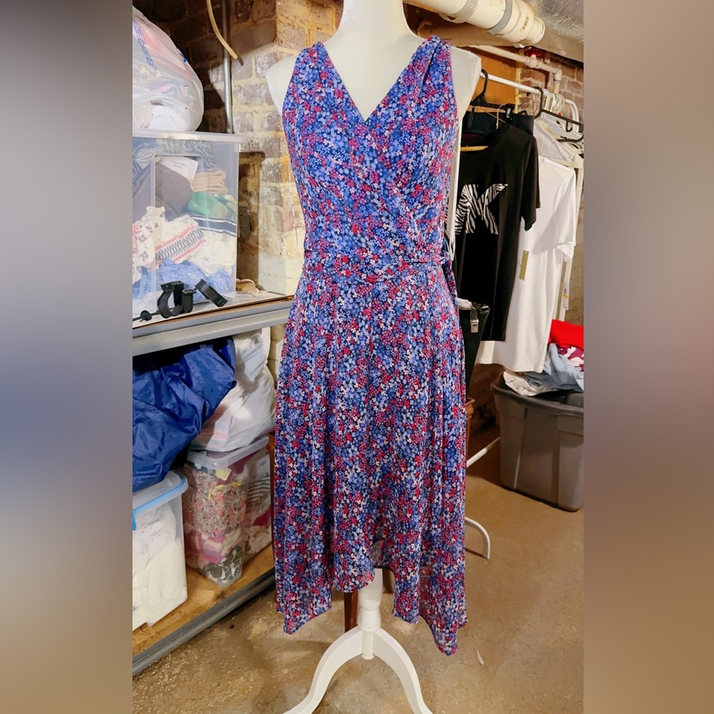 $129 NWT Tommy Hilfiger silky cool temperature Floral dress With Tie Size 8